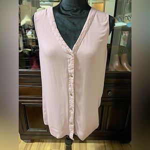 Light pink/lavender sleeveless button up top. Kismet brand, size L.